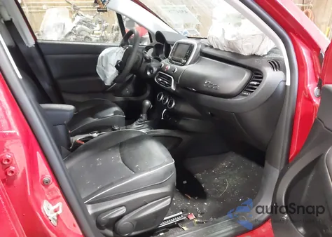 2016 Fiat 500X Trekking Plus z USA, uszkodzony, nr VIN ZFBCFYET3GP475577